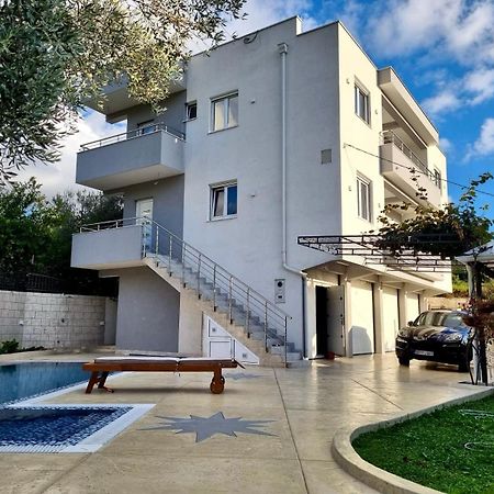 באר Villa Holiday Apartments מראה חיצוני תמונה